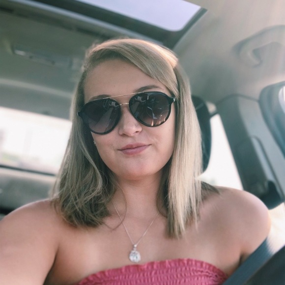 Meet your Posher, Bryana - Picture 2 of 2